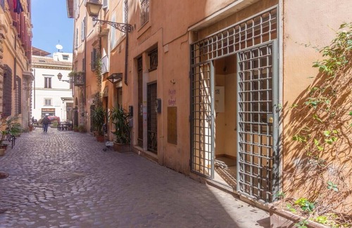 Rione VII Regola Apartment | BrandNew Domus Reginella - Temple