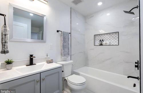 Northeast House | BrandNew Luxury Capitol Hill APT! Near Free Trolly