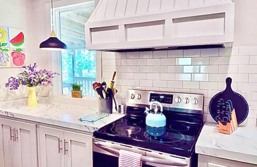 Trinity Villa | BRANDNEW Modern Farmhouse w/Hot tub, Playground, Kayaks & Fire pits