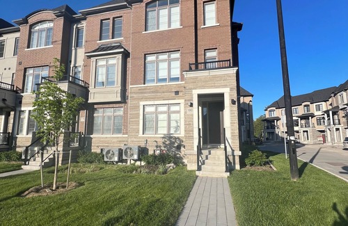 Vaughan House | Brandnew townhouse 3 bedroom 1 den near Canada Wonderland with nice views