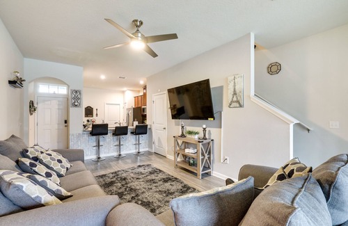 Seffner Community Alliance House | Brandon Duplex w/Screened-In Porch & Pool Table!