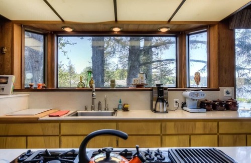 Otis House | Brannholm Glass Lakefront Home -Pet friendly