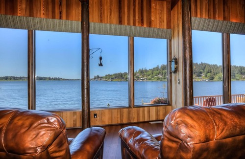Otis House | Brannholm Glass Lakefront Home -Pet friendly