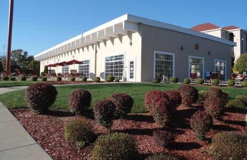 Branson Condo | Branson Condo on Thousand Hills Golf with Pool and close to 76 and Attractions