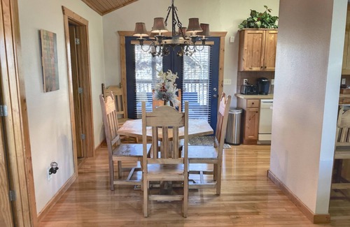 Reeds Spring Cabin | Branson Family Cabin - Resort Access, Fish & Golf, Close to SDC and the Strip