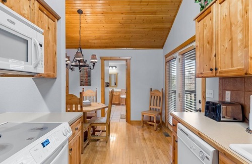 Reeds Spring Cabin | Branson Family Cabin - Resort Access, Fish & Golf, Close to SDC and the Strip