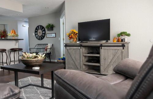 Table Rock Apartment | Branson Resort Condo - 3 Miles to the Strip!