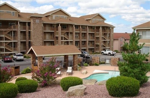Hollister Condo | Branson's Finest Lake Front Condo at Emerald Pointe, 2bd, 2BA on ground floor.