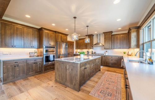 Powell Butte House | Brasada Quail Run - Sleeps 10, Bicycles, PingPong, Yard, Bonus room