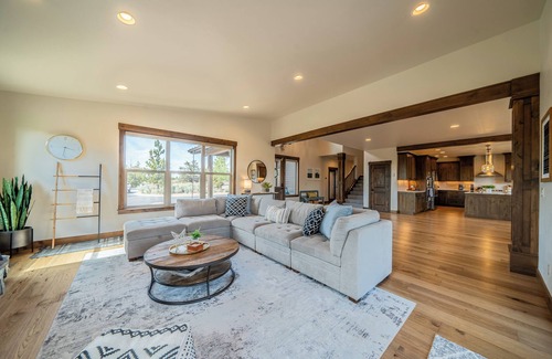 Powell Butte House | Brasada Quail Run - Sleeps 10, Bicycles, PingPong, Yard, Bonus room