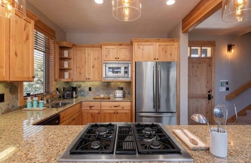 Powell Butte Cabin | Brasada Ranch 2-Story Cabin with Loft; Sleeps 6