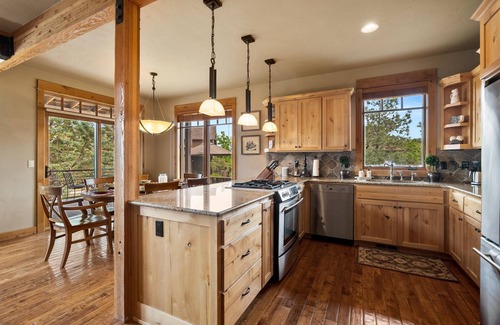 Powell Butte Cabin | Brasada Ranch Cabin, Queen Suite, Bunk Room, Private Decks, Patio, Resort Amenit