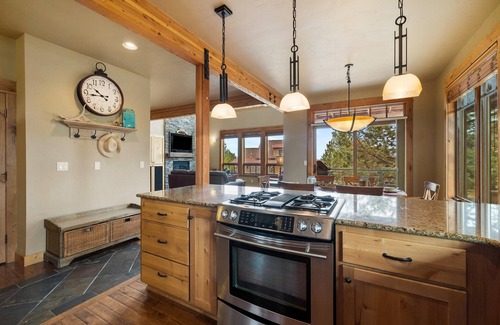 Powell Butte Cabin | Brasada Ranch Cabin, Queen Suite, Bunk Room, Private Decks, Patio, Resort Amenit