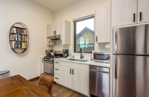 Powell Butte House | Brasada Ranch Guest House walk to the ranch