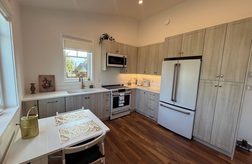 Campbell River House | Brass Apple Cottage, Brass Apple Cottage - brand new in Campbell River