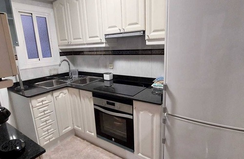 Santa Coloma de Gramenet Apartment | Bravaholidays-831-fabra. Muy Céntrico, Moderno y Bien Equipado. Aire y Wifi