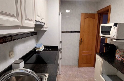 Santa Coloma de Gramenet Apartment | Bravaholidays-831-fabra. Muy Céntrico, Moderno y Bien Equipado. Aire y Wifi