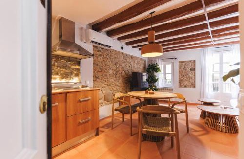 Barri Vell Apartment | Bravissimo Calderers El Cavall, in the Old Town