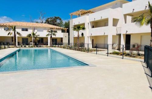 Bravone Apartment | BRAVONE 135- T4- Piscine en résidence- pieds dans l'eau- clim-wifi
