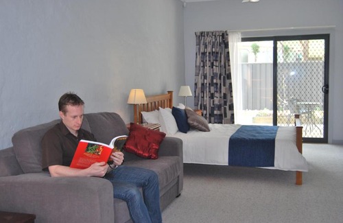 Murray Bridge East Bed & Breakfast | Brayfield Cottage