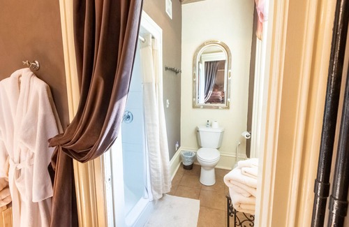 Oshkosh Bed & Breakfast | Braywood Inn