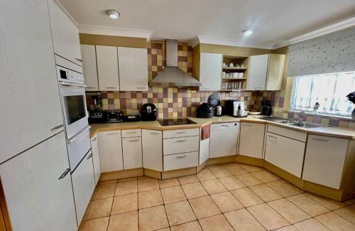 Headington House | Brazilian Family in UK 01