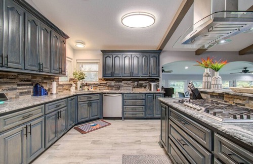 Wild Peach Village House | Brazoria Riverside Family Paradise!