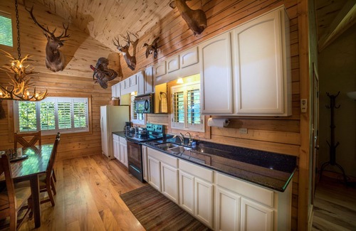 Waco House | Brazos Bluffs Ranch: Beautiful Home in Rural Setting