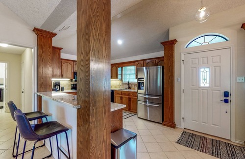 Glen Rose House | Brazos riverfront home on large waterfront lot with private hot tub & canoe