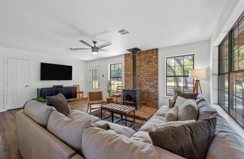 Hill County House | Brazos Riverside Cottage - Family, Fun Getaway