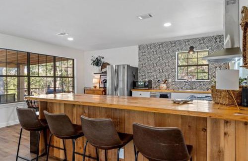 Hill County House | Brazos Riverside Cottage - Family, Fun Getaway