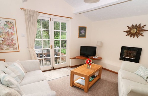 Urchfont Cottage | BREACH COTTAGE, pet friendly, character holiday cottage in Urchfont