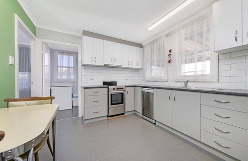 Ripon House | Breakaway Holiday House - close to beach