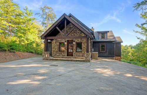 Foxfire Estates House | Breakaway Ridge Luxury Cabin - 5 Minutes Downtown