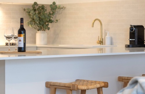 Mollymook House | Breakers 5 - Beautifully renovated apartment just a stones throw from the beach