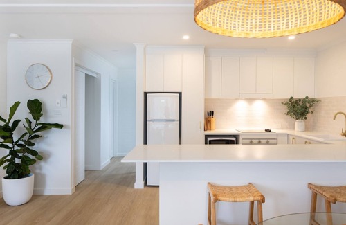 Mollymook House | Breakers 5 - Beautifully renovated apartment just a stones throw from the beach