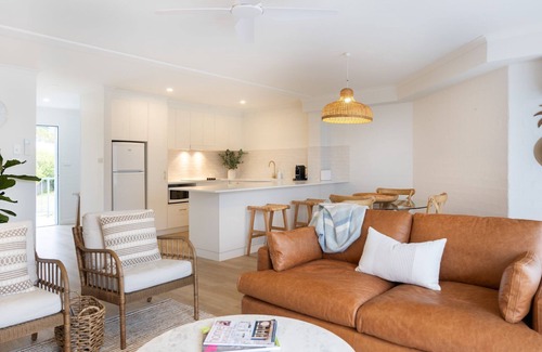 Mollymook House | Breakers 5 - Beautifully renovated apartment just a stones throw from the beach