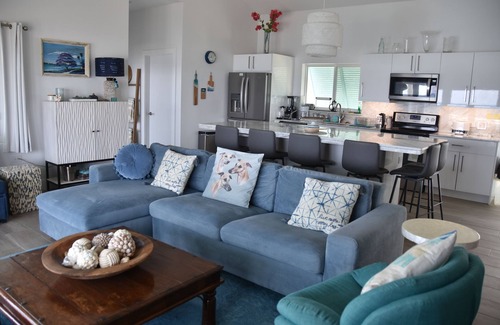 Bodden Town House | Breakers View Beach house perfect place to relax, unwind, sun, swim, snorkelntnn
