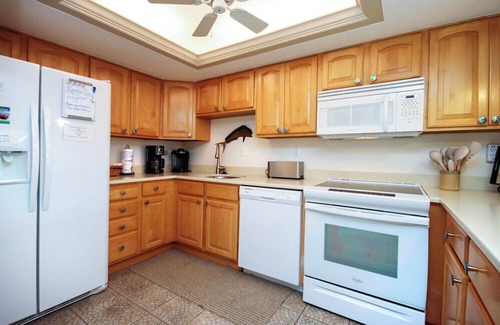 Sanibel House | Breakers West B5 Beach side condo with pool