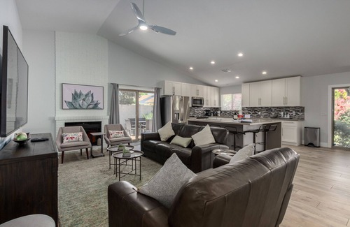 Sunset Ridge House | Breakfast AND Tiffany's: Shop, Eat, Relax, Repeat!