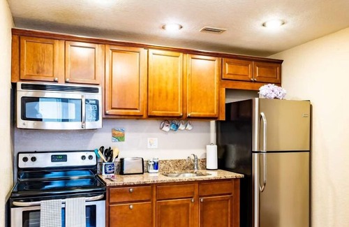 Hyde Park Apartment | Breakfast Club - U of Tampa Flat in N Hyde Park