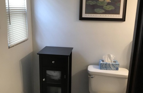 Canton Bed & Breakfast | Breakfast Included in Country Cottage King Suite