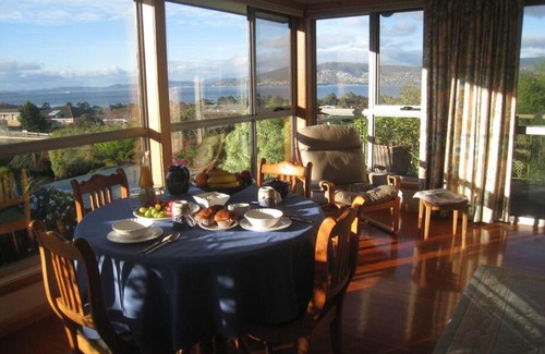 Howrah Apartment | Breakfast Provisions Provided With Harbour View