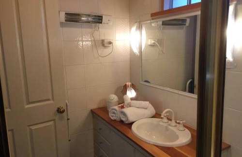 Howrah Apartment | Breakfast Provisions Provided With Harbour View