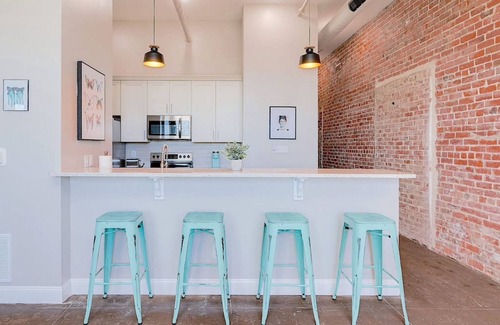 Newport News Apartment | Breakfast Tiffany s Downtown Newport News