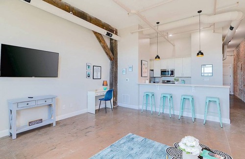 Newport News Apartment | Breakfast Tiffany s Downtown Newport News
