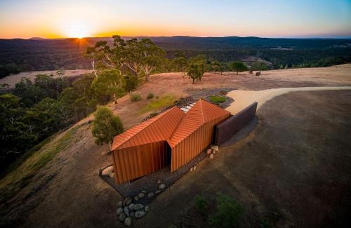 Elevated Plains House | Breakneck Gorge Oikos