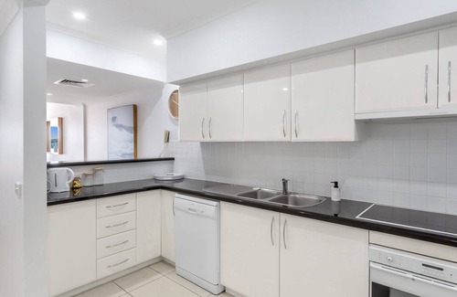 Shoal Bay Apartment | Breakwater Apartment 403 - Magnificent Shoal Bay Views - Walk to Beach