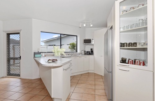 Ruakaka House | Bream Bay Bach - Ruakaka Holiday Home