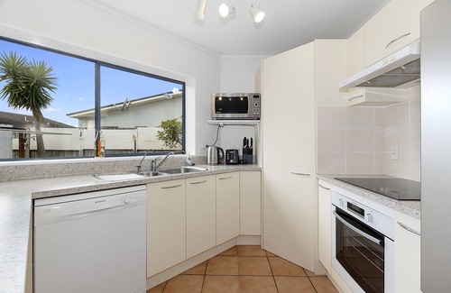 Ruakaka House | Bream Bay Bach - Ruakaka Holiday Home